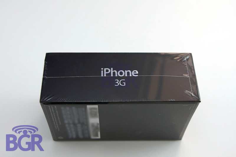 Illustration for article titled iPhone 3G First US Unboxing (Best Photos Yet)